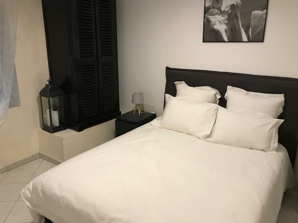 Appartements นีมส์ ภายนอก รูปภาพ